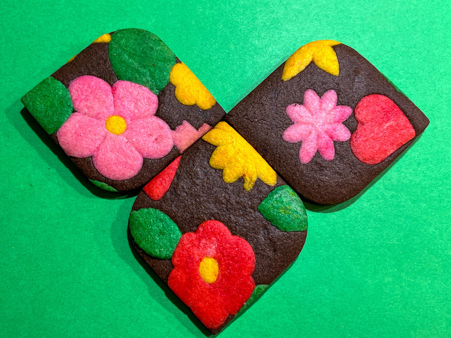 PLAYING WITH COLORED&nbsp;DOUGH