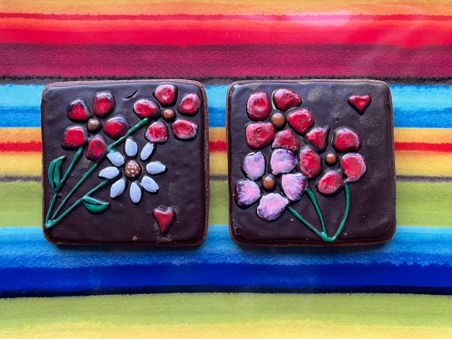 PLAYING WITH CHOCOLATE ROYAL&nbsp;ICING