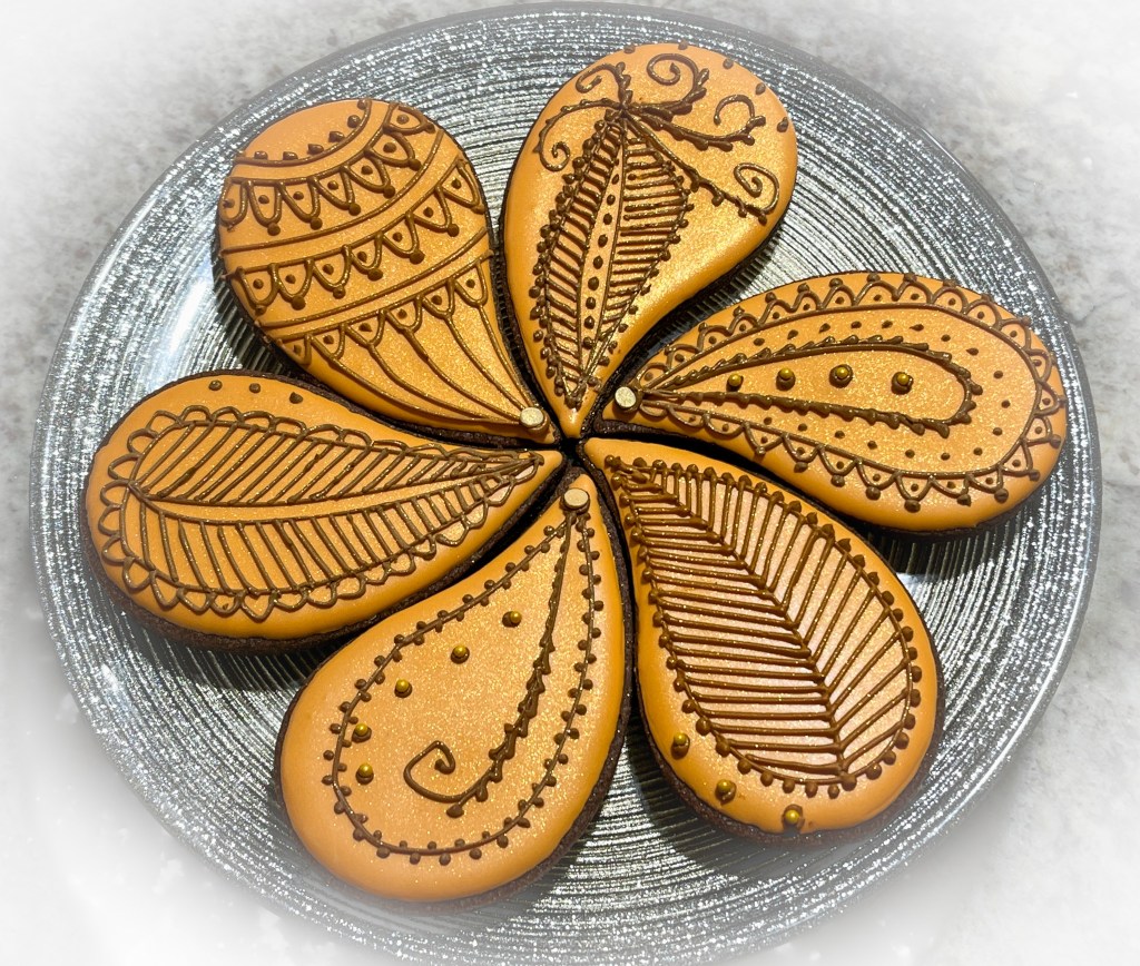 FINE LINES, MEHNDI&nbsp;STYLE